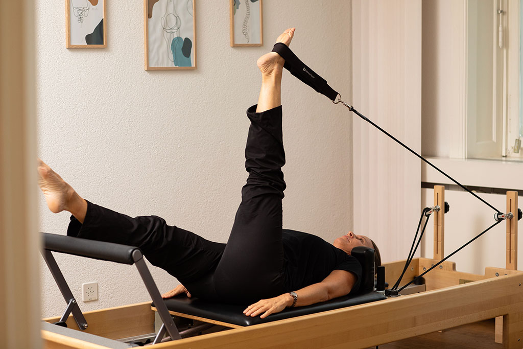 Pilatestraining auf dem Reformer und Chair
